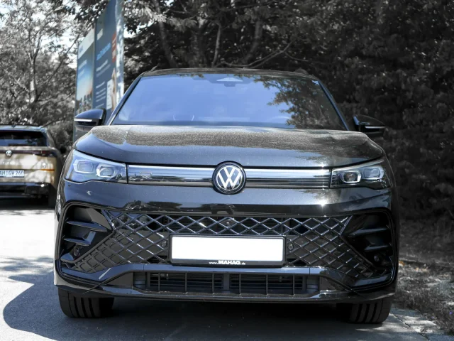 Volkswagen Tiguan 2.0 TSI 4MOT R-Line BlackStyle AHK IQ.Light IQ.Drive Pano H&K ParkAssistPro AreaView Standhz EKlappe App DSG