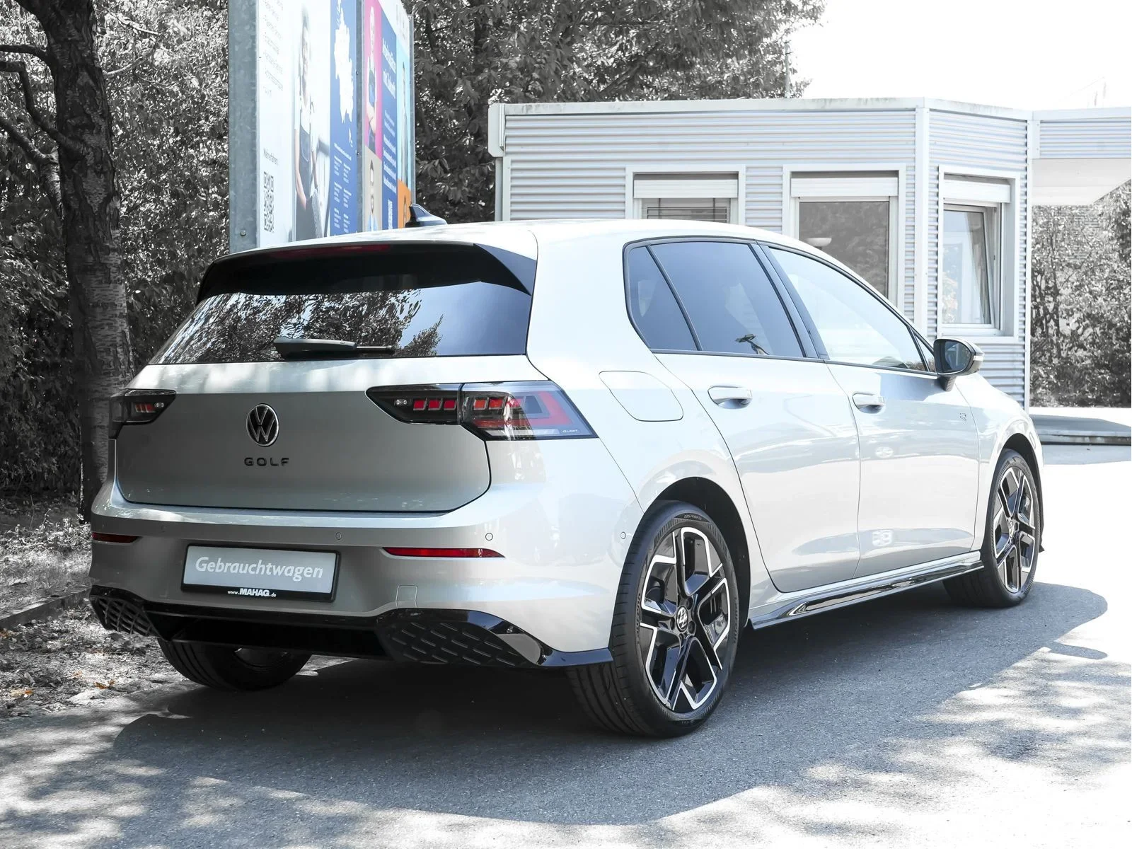 Volkswagen Golf VIII 2.0 TDI R-Line BlackStyle AHK IQ.Light Navi Pano HuD AreaView Standhz H&K App DSG