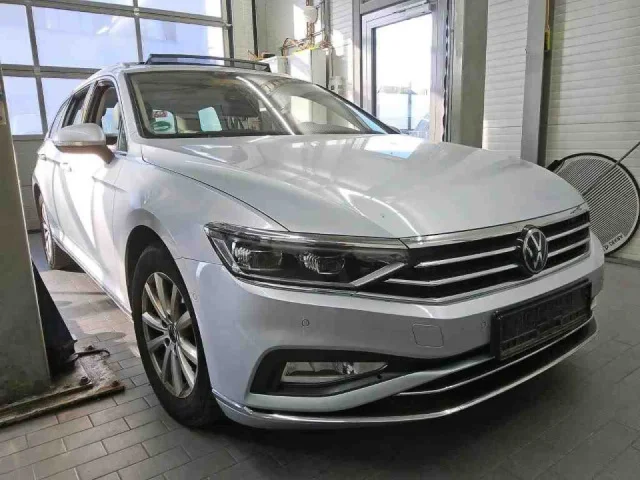 Volkswagen Passat Variant 2.0 TDI DSG Elegance LED NAVI RFK
