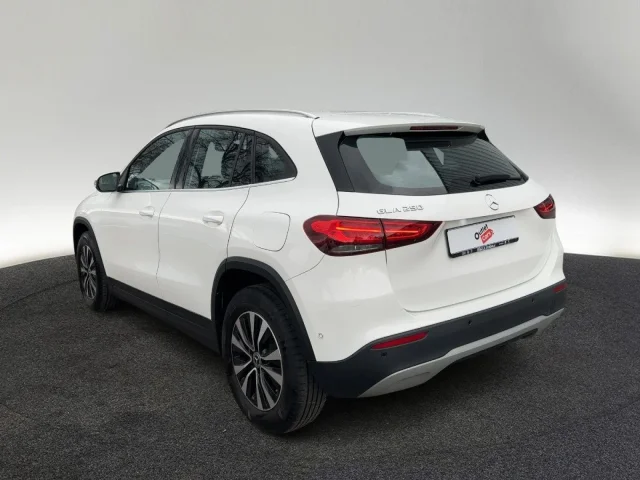 Mercedes-Benz GLA 250 Style AHK LED 360°KAM PARK-ASSISTENT