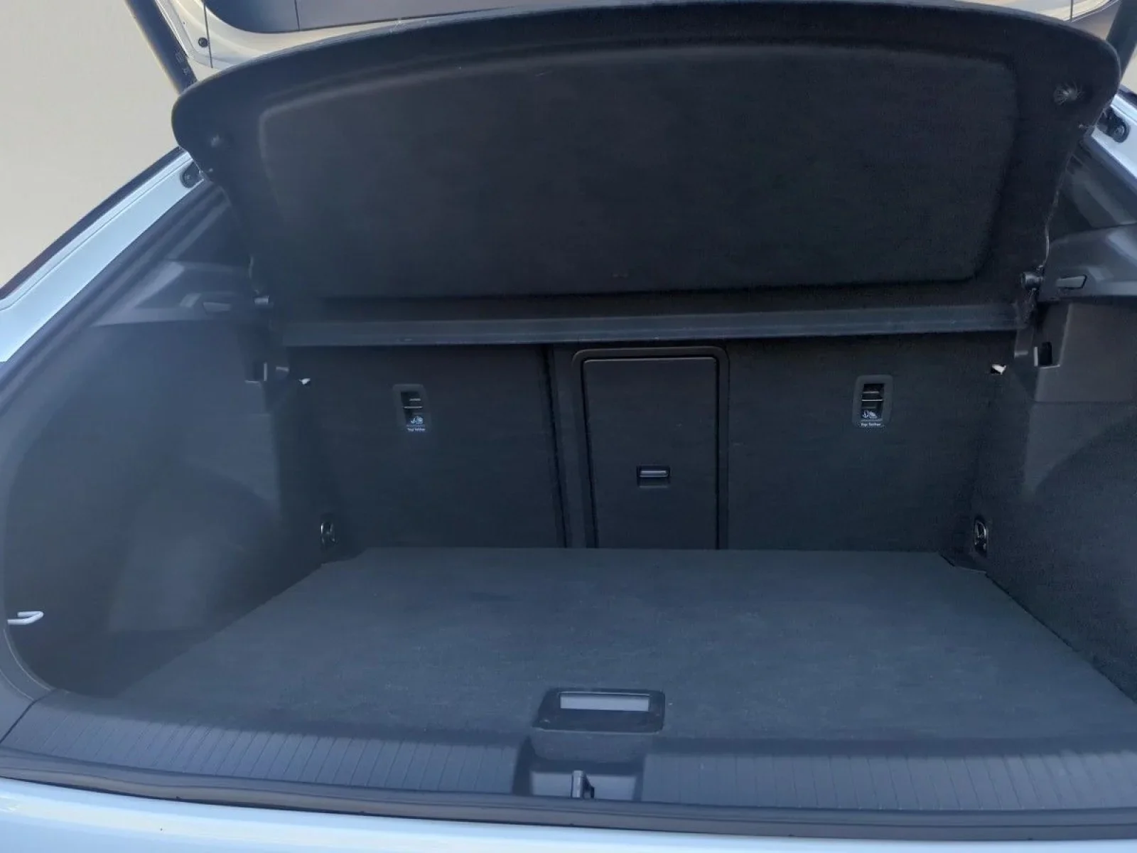 Volkswagen T-Roc R-Line Black 2.0 TSI DSG 4M AHK PANO NAV