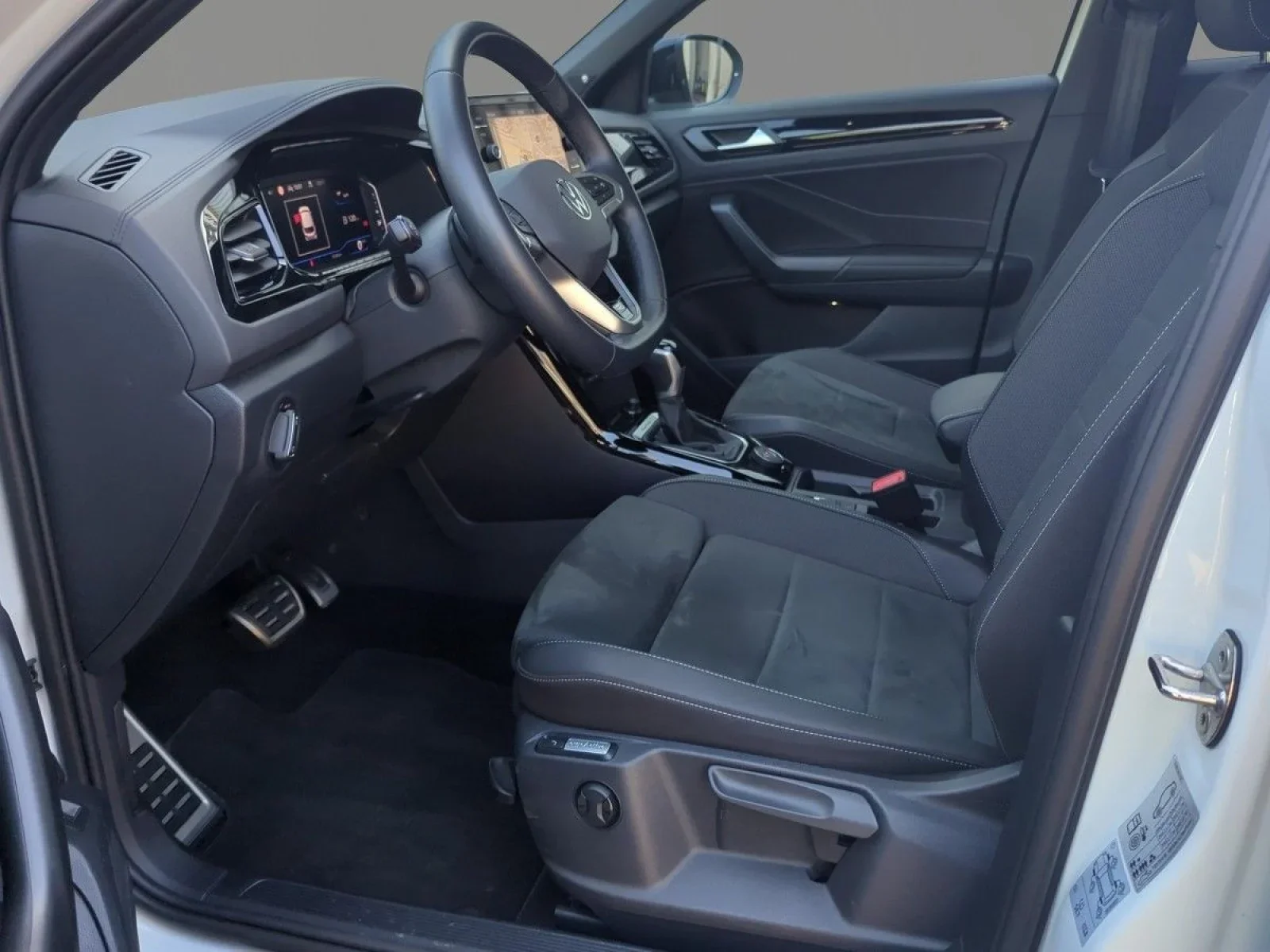 Volkswagen T-Roc R-Line Black 2.0 TSI DSG 4M AHK PANO NAV