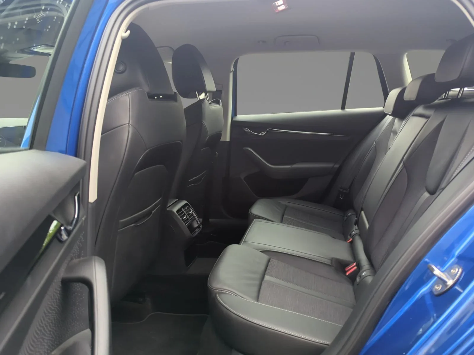Škoda Octavia Combi Ambition 2.0 TDI AHK LED NAV KAM