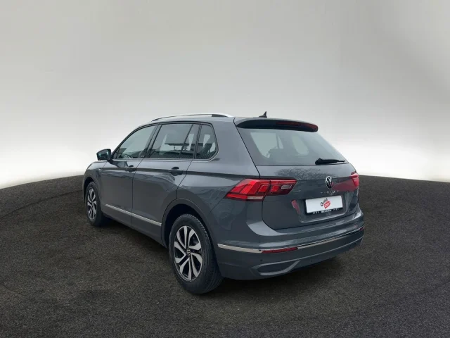 Volkswagen Tiguan ACTIVE 1.5 TSI DSG AHK LED NAVI PDC SHZ