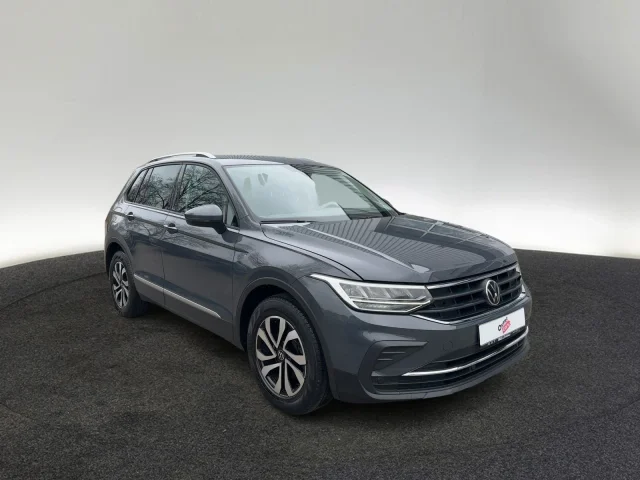 Volkswagen Tiguan ACTIVE 1.5 TSI DSG AHK LED NAVI PDC SHZ