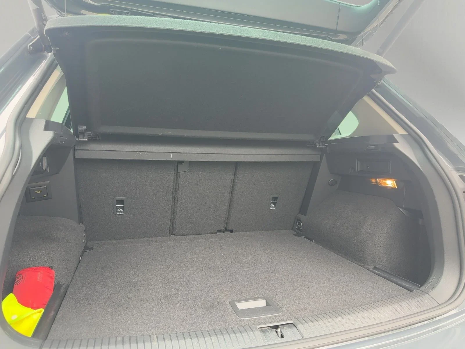 Volkswagen Tiguan ACTIVE 1.5 TSI DSG AHK LED NAVI PDC SHZ