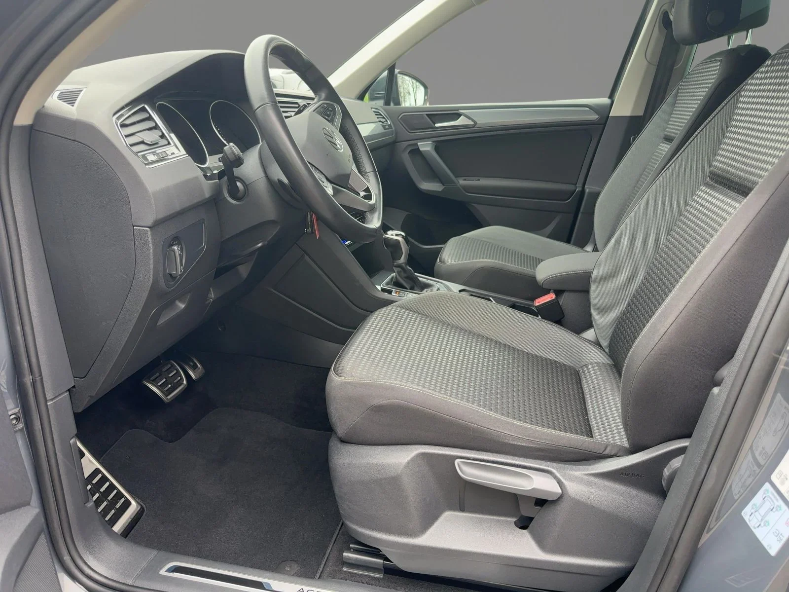 Volkswagen Tiguan ACTIVE 1.5 TSI DSG AHK LED NAVI PDC SHZ