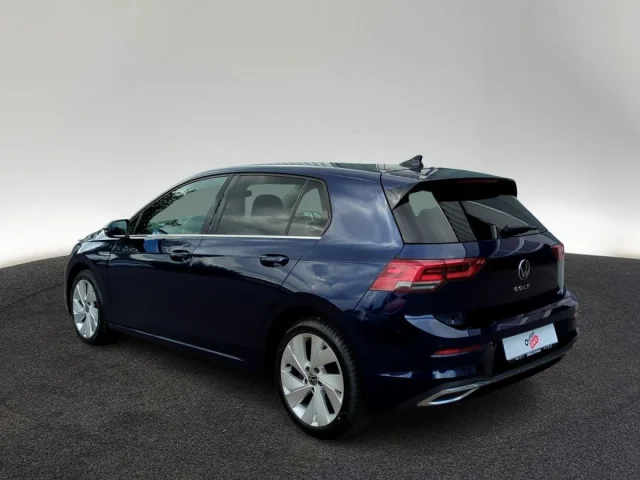 Volkswagen Golf 8 Style 1.5 ETSI DSG STANDHZ AHK HARMAN LED+