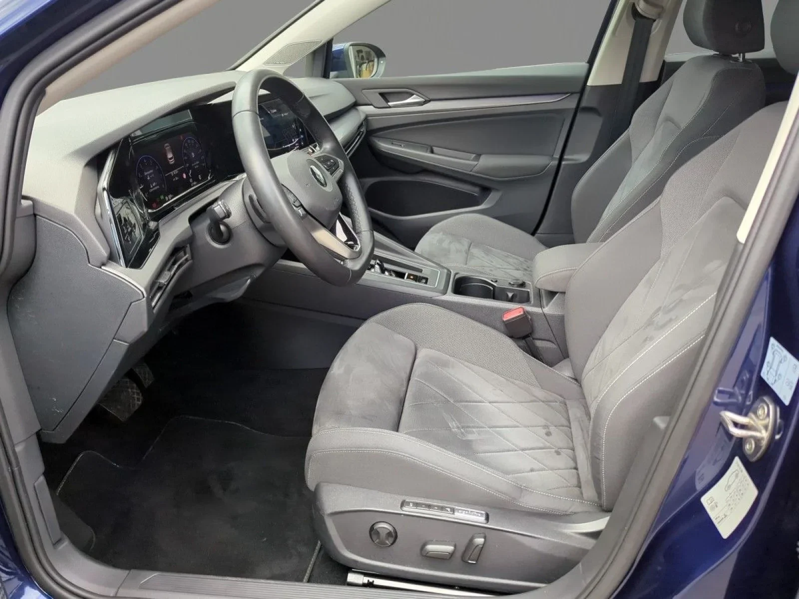 Volkswagen Golf 8 Style 1.5 ETSI DSG STANDHZ AHK HARMAN LED+