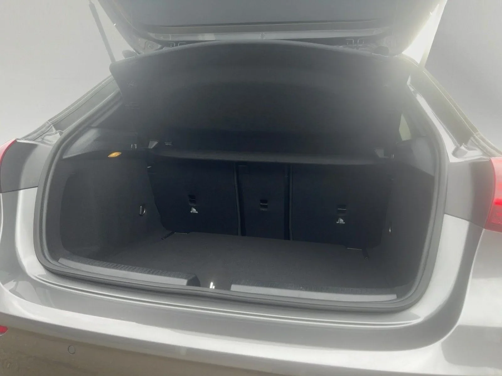 Mercedes-Benz A 200 D AMG Line AHK LED-HIGH 360°KAM NAV
