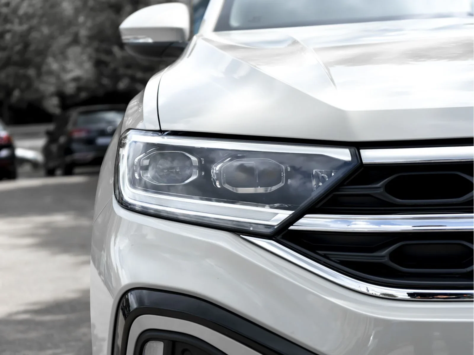 Volkswagen T-ROC R-Line 1.0 TSI LED+ ParkAssist App 6-Gang