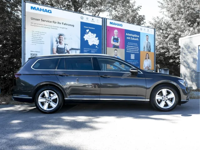 Volkswagen Passat Variant Elegance 2.0 TDI IQ.Light IQ.Drive Pano Navi ParkAssist RearView H&K EKlappe App DSG