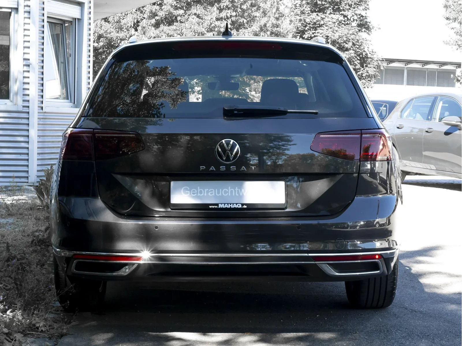 Volkswagen Passat Variant Elegance 2.0 TDI IQ.Light IQ.Drive Pano Navi ParkAssist RearView H&K EKlappe App DSG
