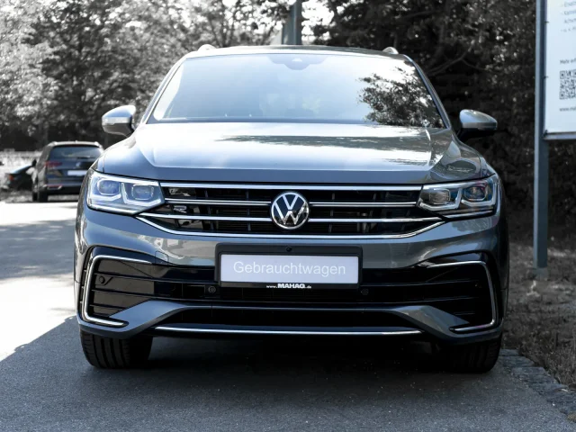 Volkswagen Tiguan Allspace R-Line 2.0 TSI 4Mot 7Sitzer Leder IQ.Light IQ.Drive Navi AHK EKlappe APP DSG