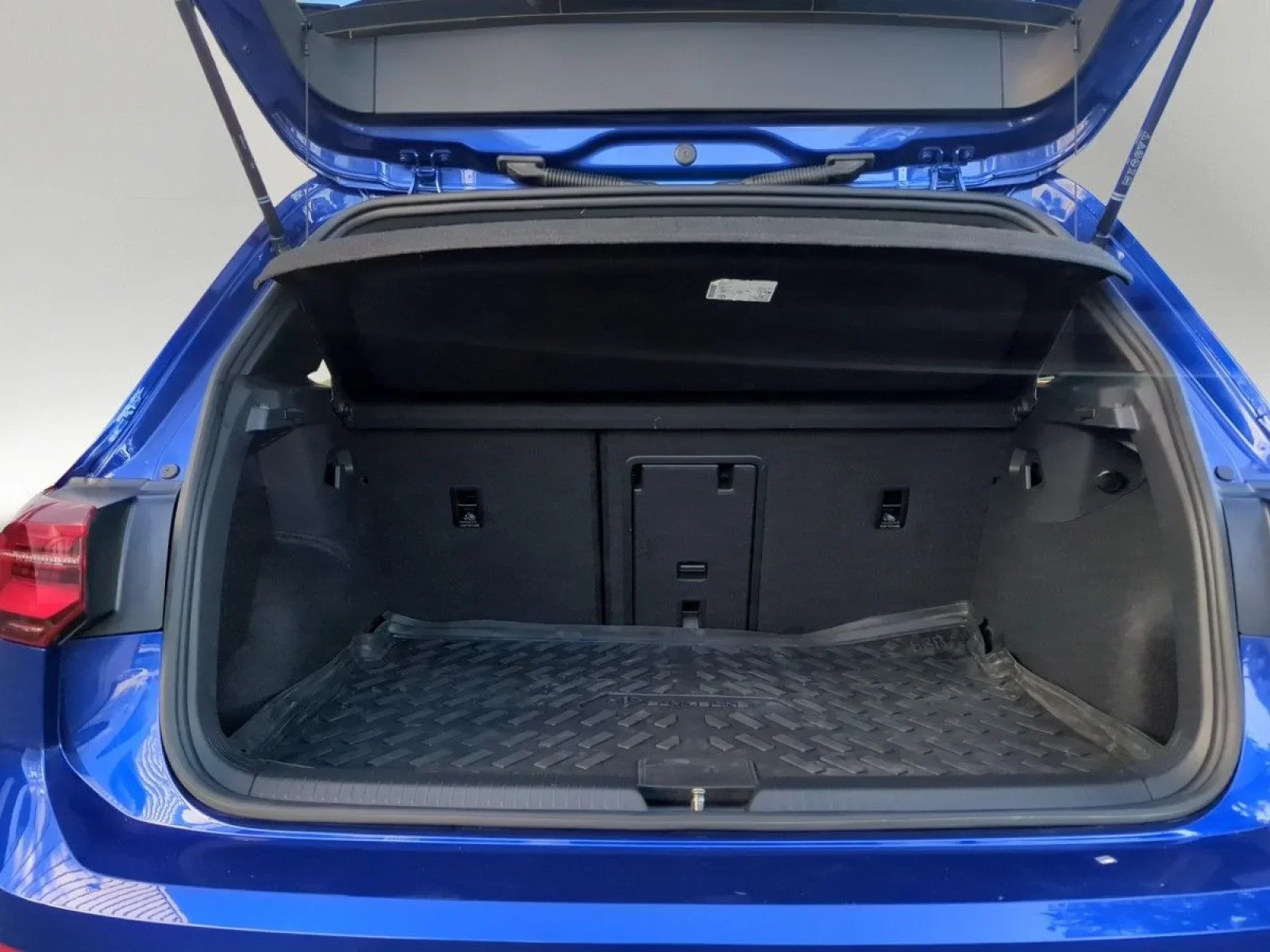 Volkswagen Golf 8 R-Line 1.5 TSI PANO IQ-LED NAV HARMAN PDC