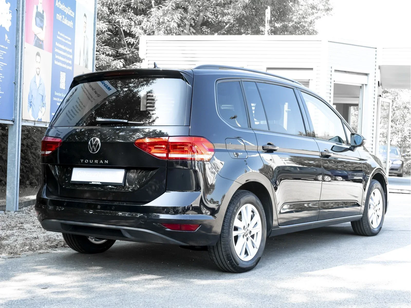 Volkswagen Touran Comfortline 1.5 TSI 7Sitzer LED Navi Pano AHK Standhz ParkPilot