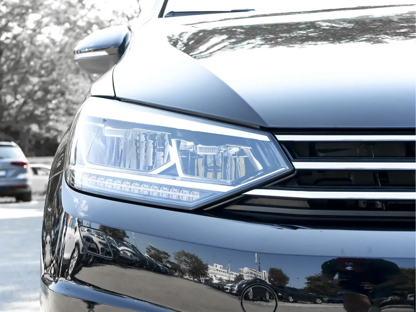 Volkswagen Touran Comfortline 1.5 TSI 7Sitzer LED Navi Pano AHK Standhz ParkPilot