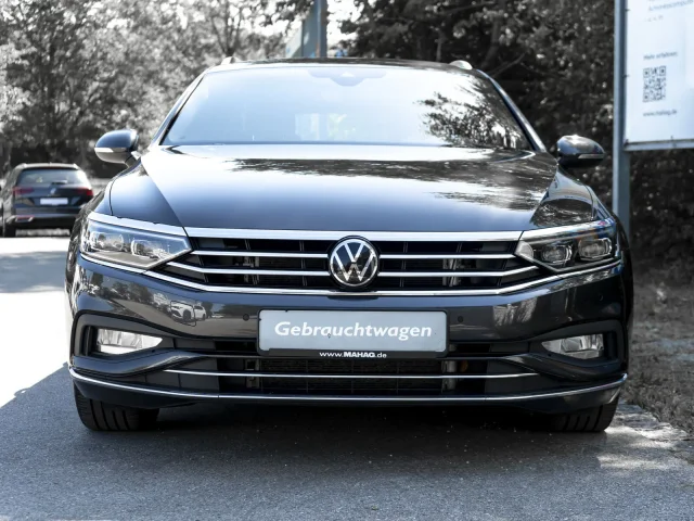 Volkswagen Passat Variant Elegance 2.0 TDI 4Mot IQ.Light IQ.Drive Navi EKlappe DCC ParkAssist RearView APP DSG