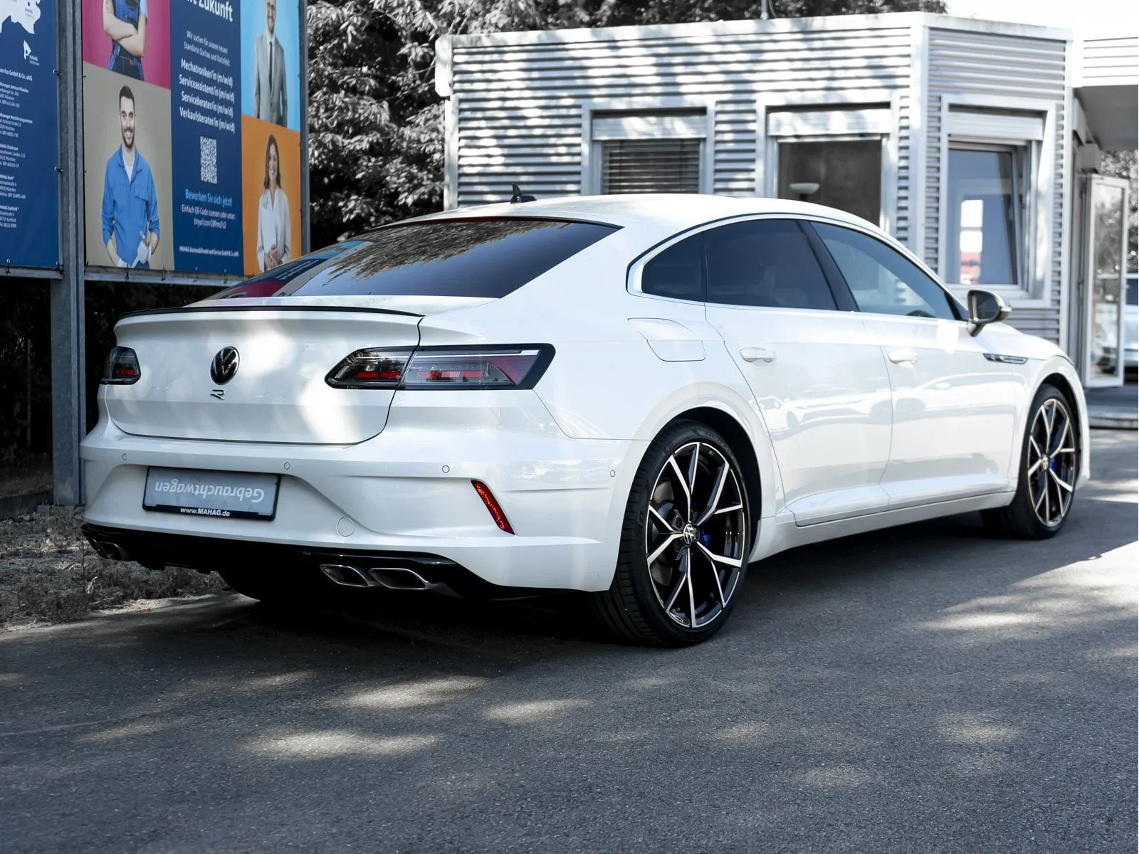 Volkswagen Arteon R 2.0 TSI 4Mot IQ.Light Navi Pano EKlappe ParkAssist RearView APP DSG