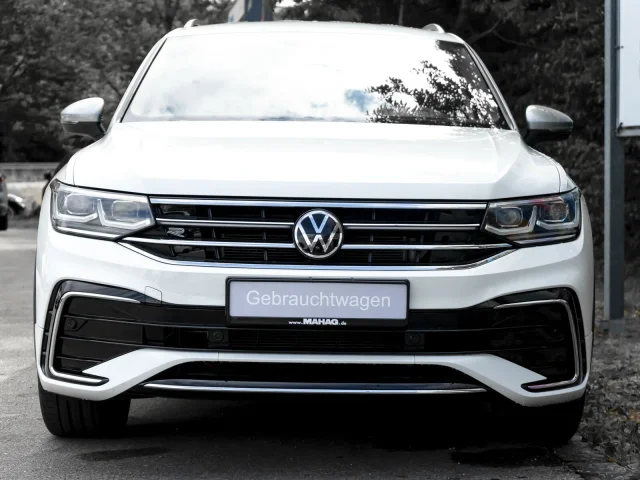 Volkswagen Tiguan Allspace R-Line 2.0 TSI IQ.Light Navi AHK HuD ParkPilot RearView APP DSG