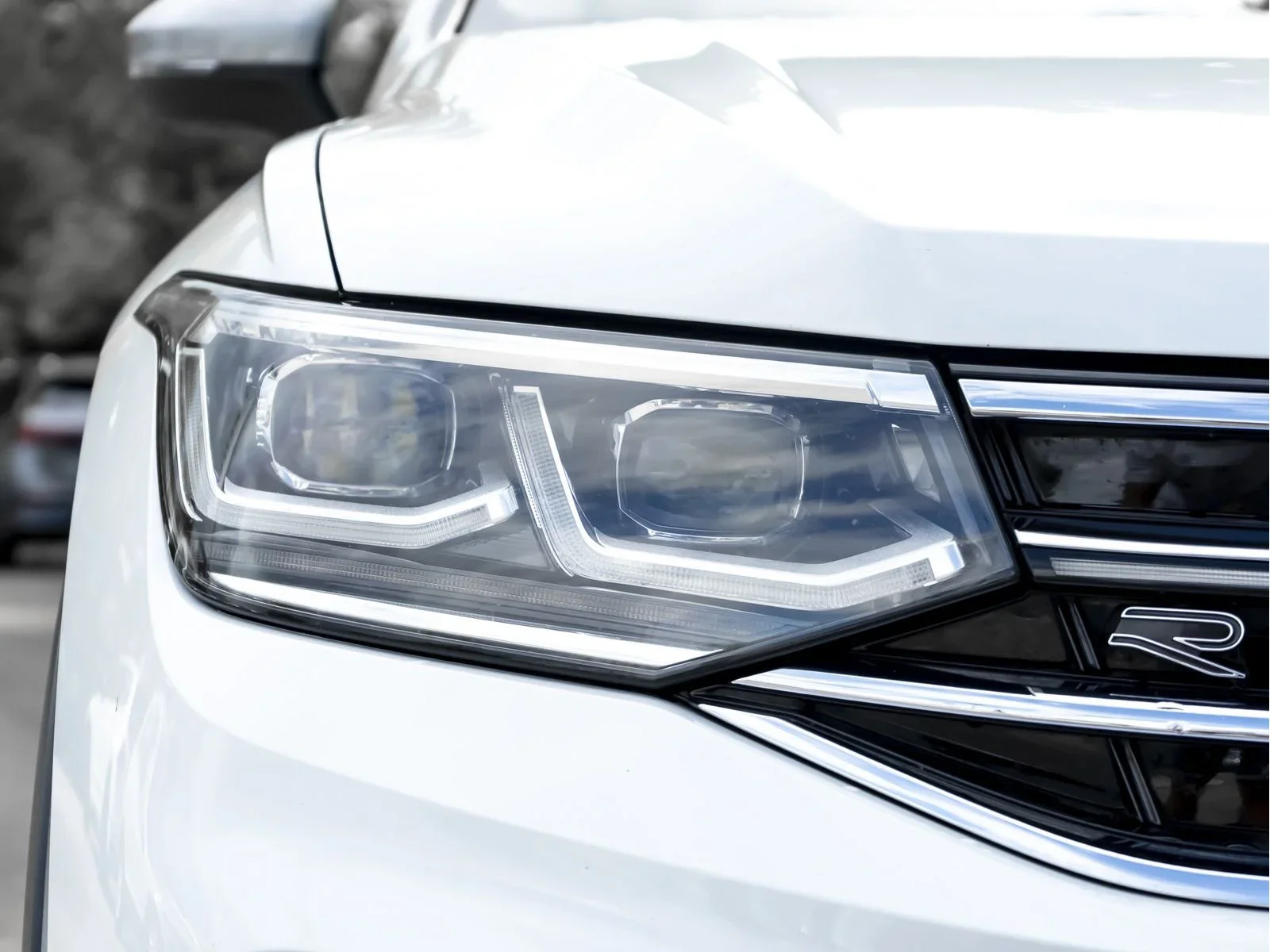 Volkswagen Tiguan Allspace R-Line 2.0 TSI IQ.Light Navi AHK HuD ParkPilot RearView APP DSG