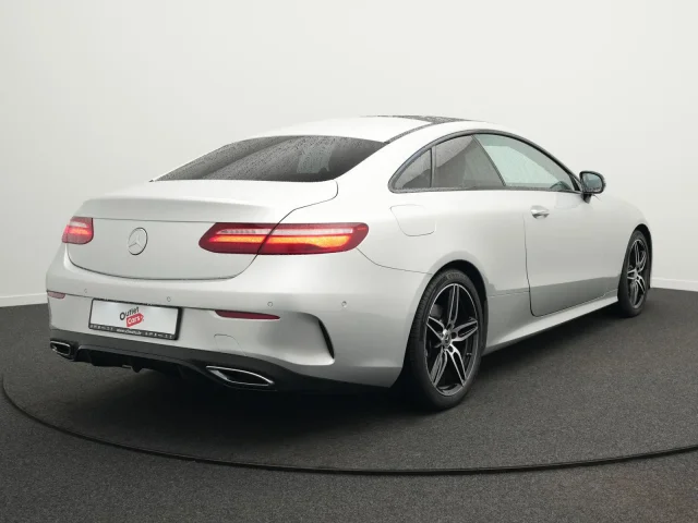 Mercedes-Benz E 350 D AMG Line *StdHz*PANO*AHK*LED*NAVI*LEDER*
