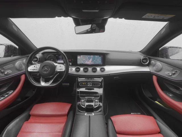 Mercedes-Benz E 350 D AMG Line *StdHz*PANO*AHK*LED*NAVI*LEDER*
