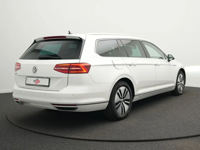 Volkswagen Passat Variant GTE 1.4 TSI DSG *R-Line*PANO*AHK*