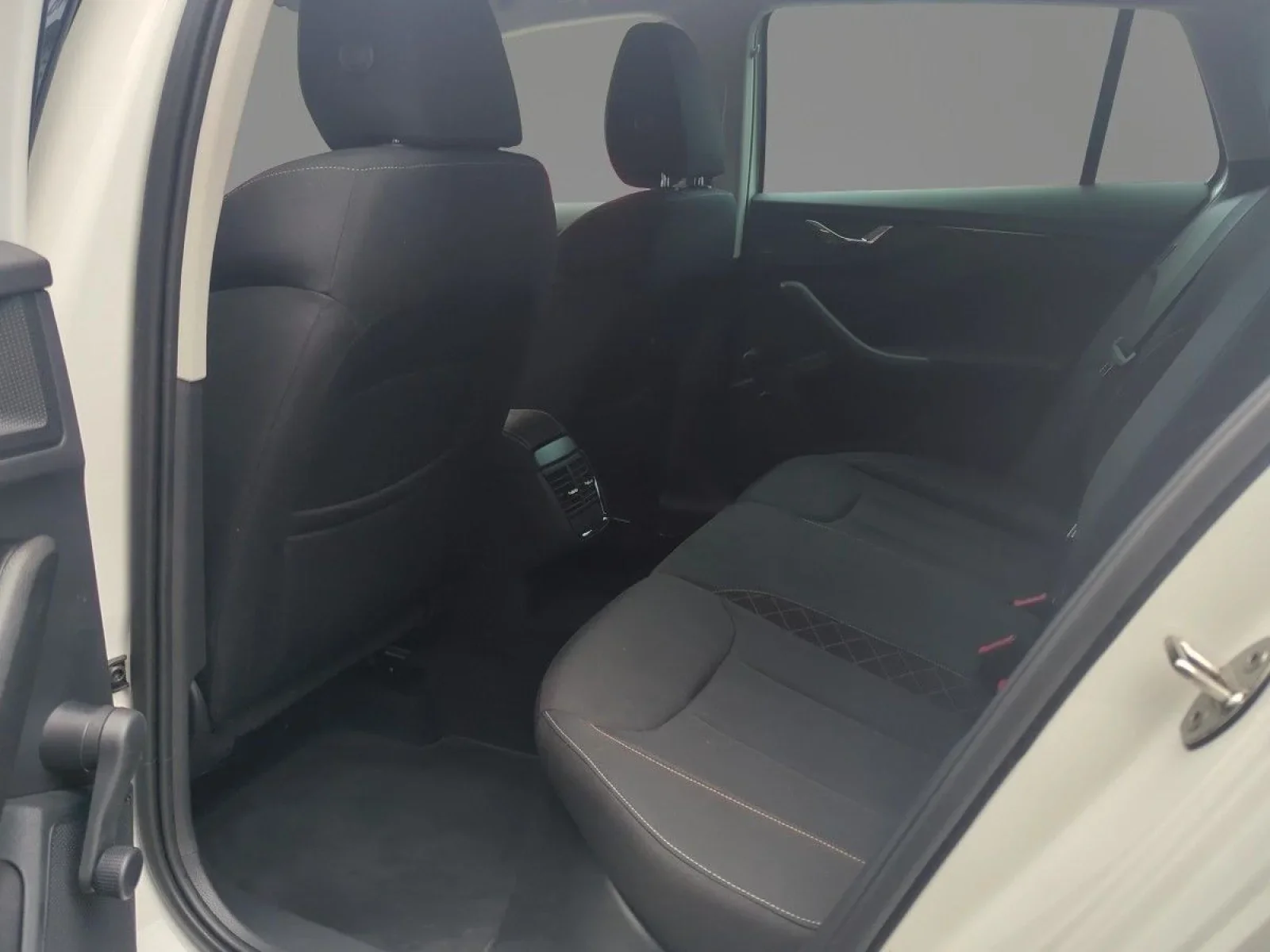 Škoda Scala Ambition 1.0 TSI LED NAV PDC SHZ APP DAB+