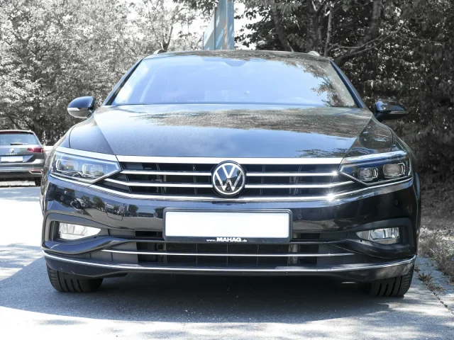 Volkswagen Passat Variant Elegance 2.0 TDI AHK IQ.Light Navi Pano Park+TrailerAssist Standhz H&K App DSG