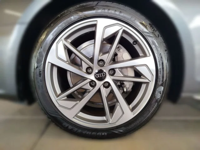 Audi A4 Avant 40 TFSI S Tronic S Line Navi Pano VC PDC Sitzheizung