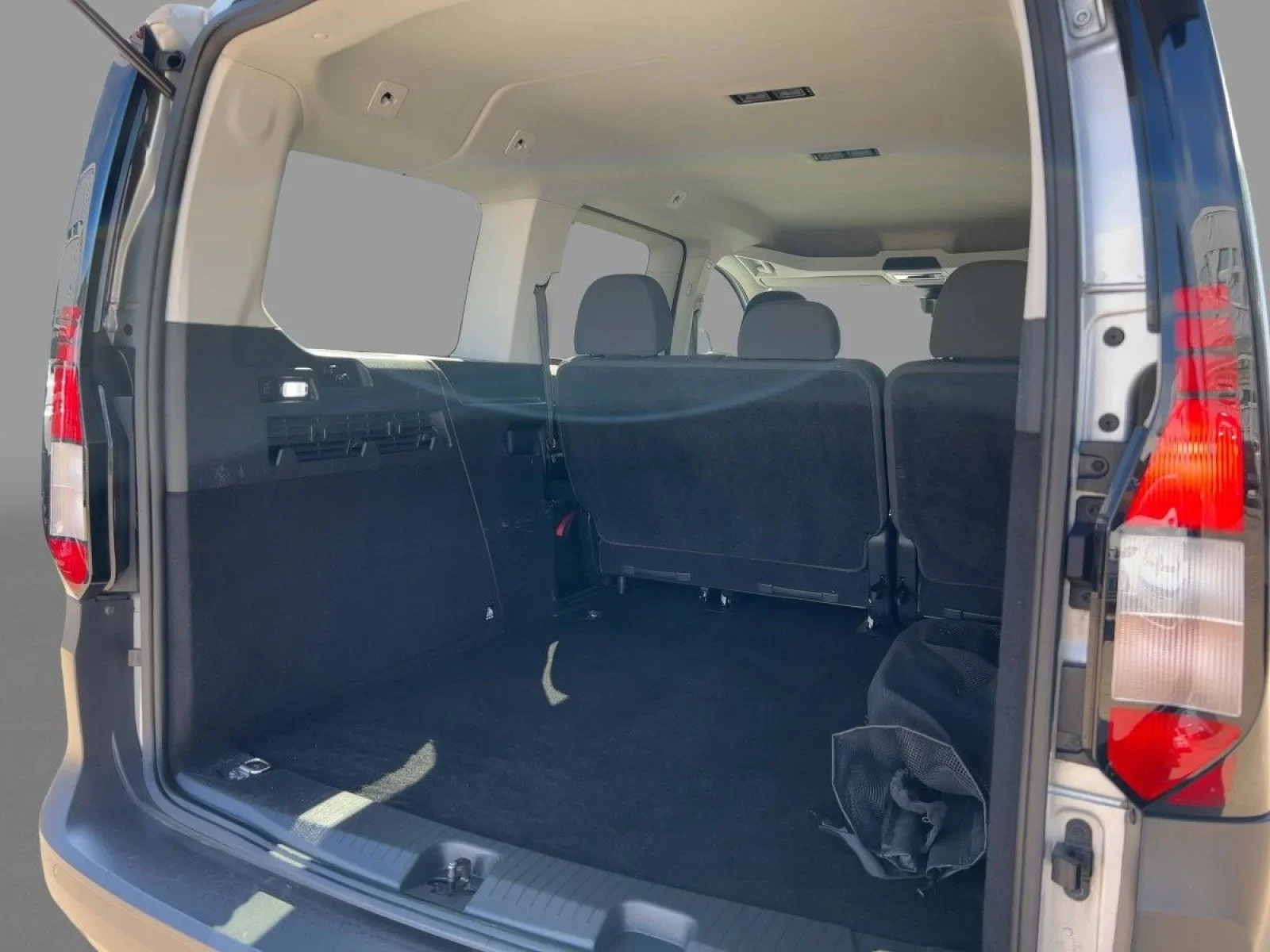 Volkswagen Caddy Maxi 2.0 TDI Radio Klima Navi SHZ ACC PDC