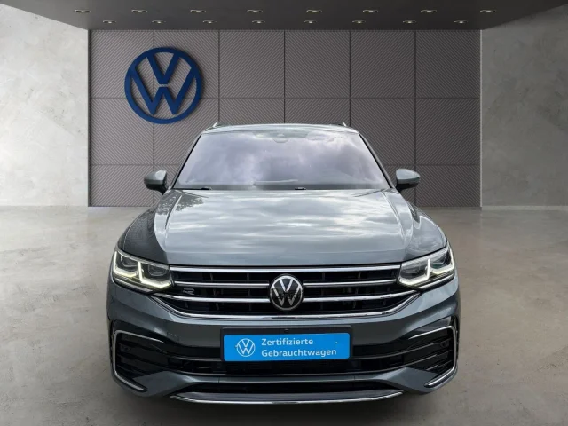 Volkswagen Tiguan Allspace 2.0 TDI DSG R-Line 4Motion Navi AHK Panoramadach Standheizung IQ.LIGHT - LED-Matrix