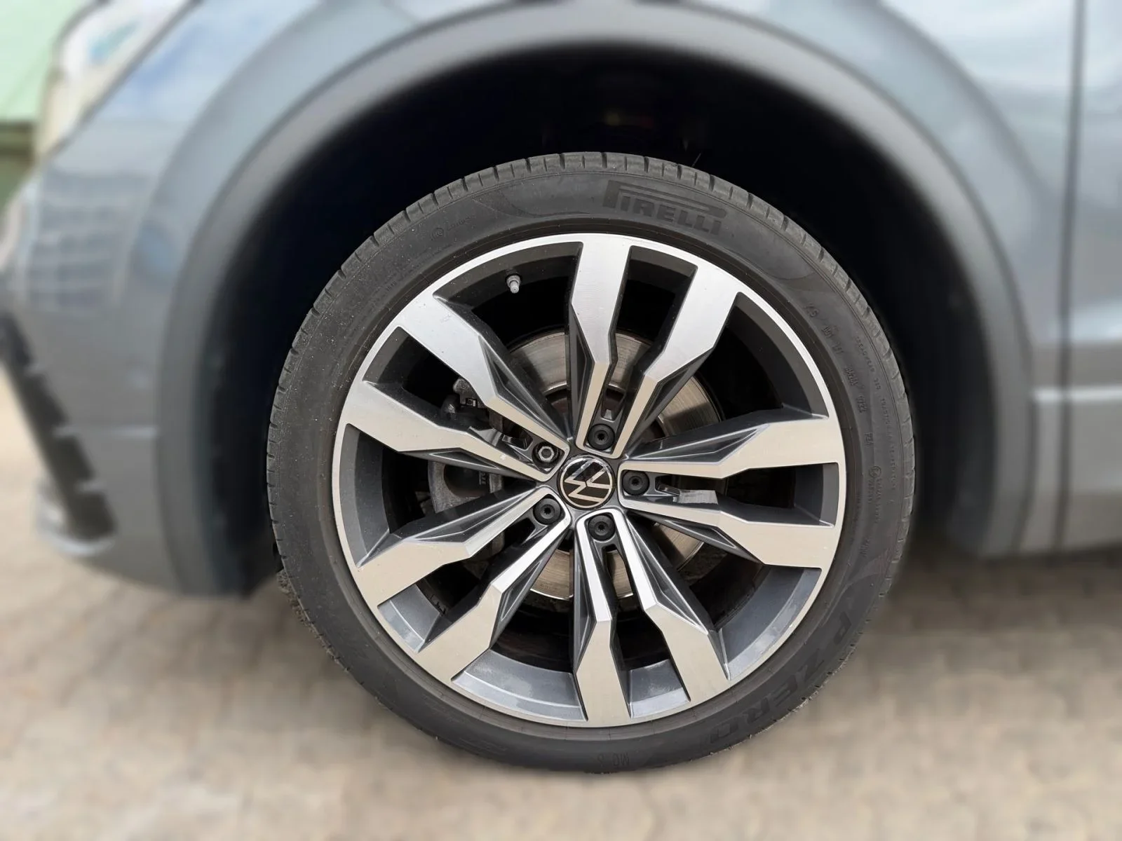 Volkswagen Tiguan Allspace 2.0 TDI DSG R-Line 4Motion Navi AHK Panoramadach Standheizung IQ.LIGHT - LED-Matrix
