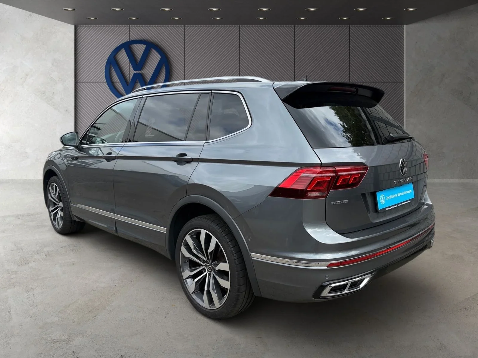 Volkswagen Tiguan Allspace 2.0 TDI DSG R-Line 4Motion Navi AHK Panoramadach Standheizung IQ.LIGHT - LED-Matrix