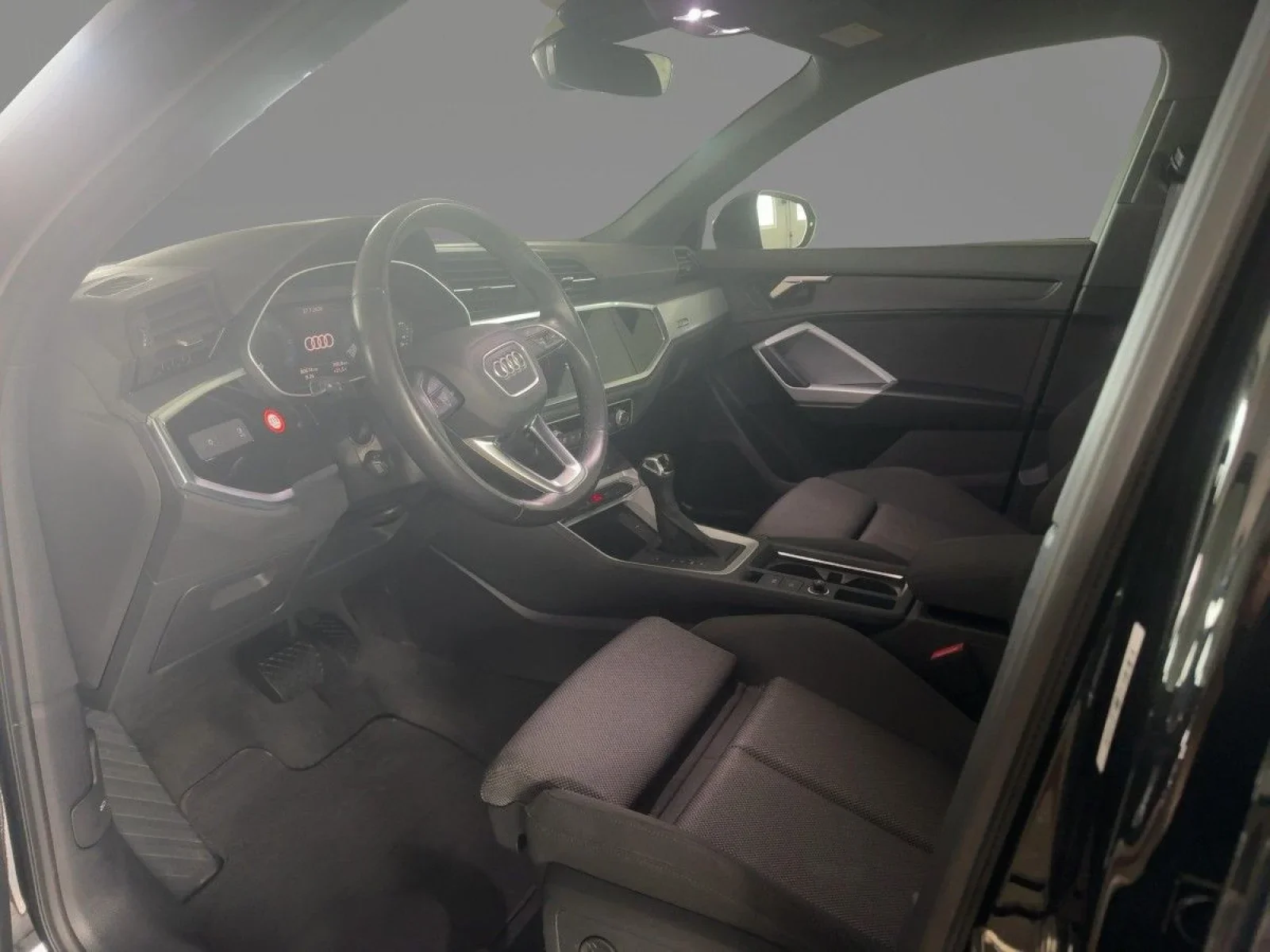 Audi Q3 35 TDI Quattro S-Line BLACK KAM NAVI+ SHZ