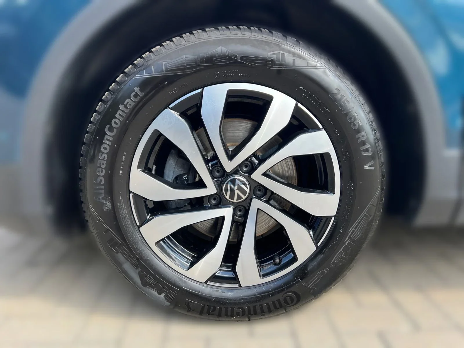 Volkswagen Tiguan 2.0 TDI Active AHK Navi DAB+ LED FrontAssist