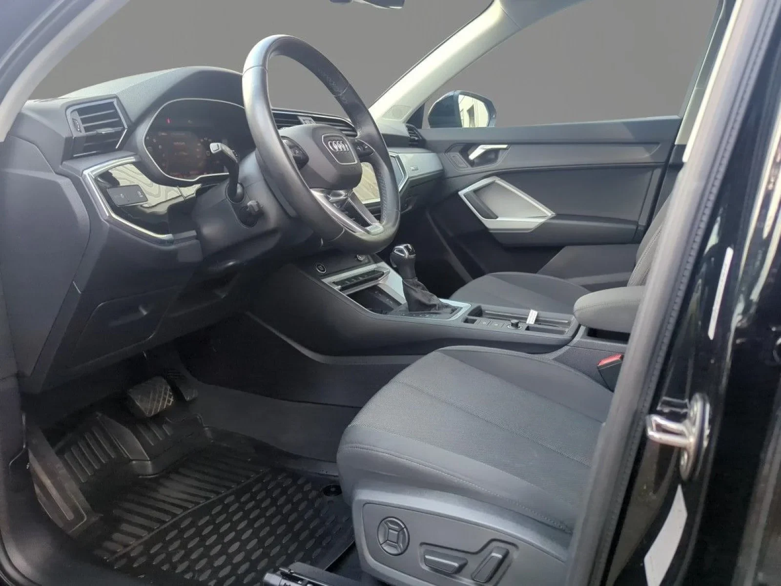 Audi Q3 S-LINE 35 TFSI S Tronic NAV+ KAM DAB AHK 18"