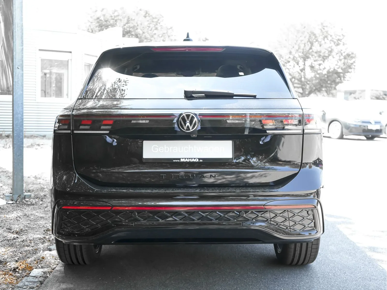 Volkswagen Tiguan 2.0 TSI 4MOT R-Line BlackStyle AHK IQ.Light IQ.Drive Pano H&K ParkAssistPro AreaView Standhz EKlappe App DSG