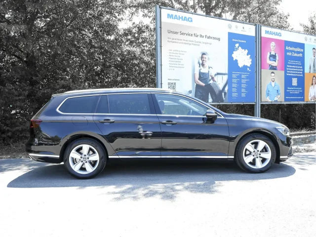 Volkswagen Passat Variant Elegance 2.0 TDI AHK IQ.Light Navi Pano Park+TrailerAssist Standhz H&K App DSG