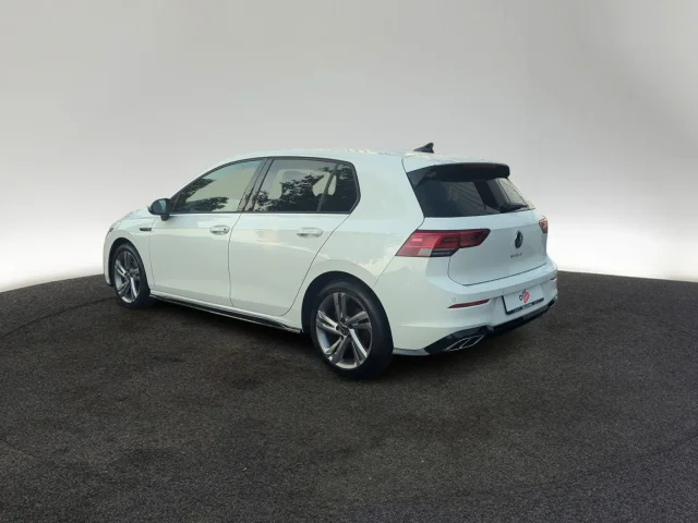 Volkswagen Golf 8 R-LINE 1.5 TSI KAM APP LED ACC 17" SHZ