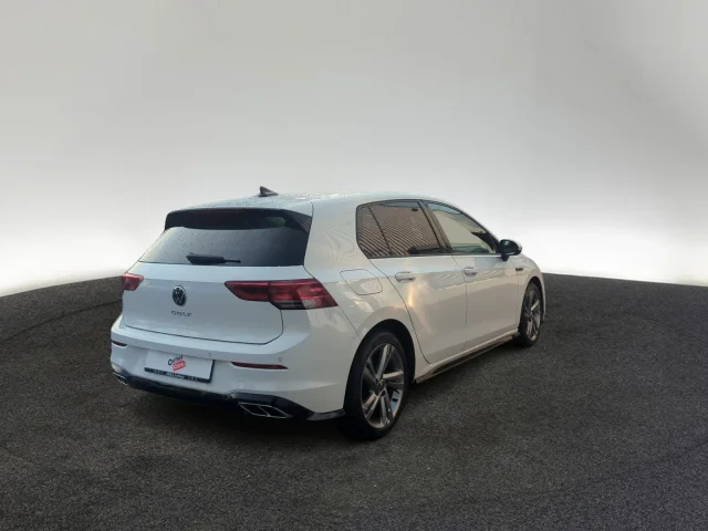 Volkswagen Golf 8 R-LINE 1.5 TSI KAM APP LED ACC 17" SHZ