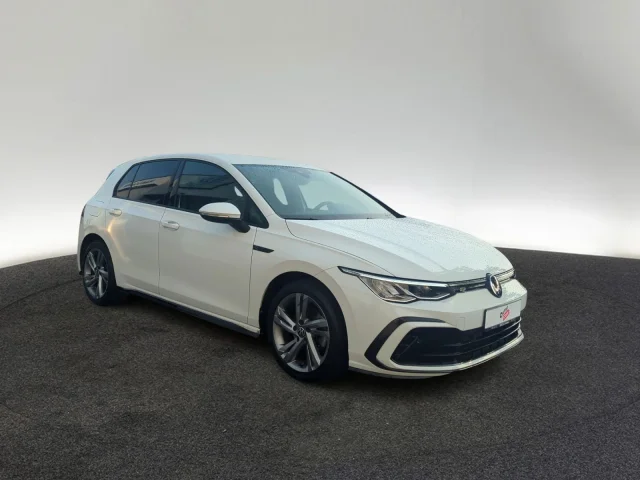 Volkswagen Golf 8 R-LINE 1.5 TSI KAM APP LED ACC 17" SHZ