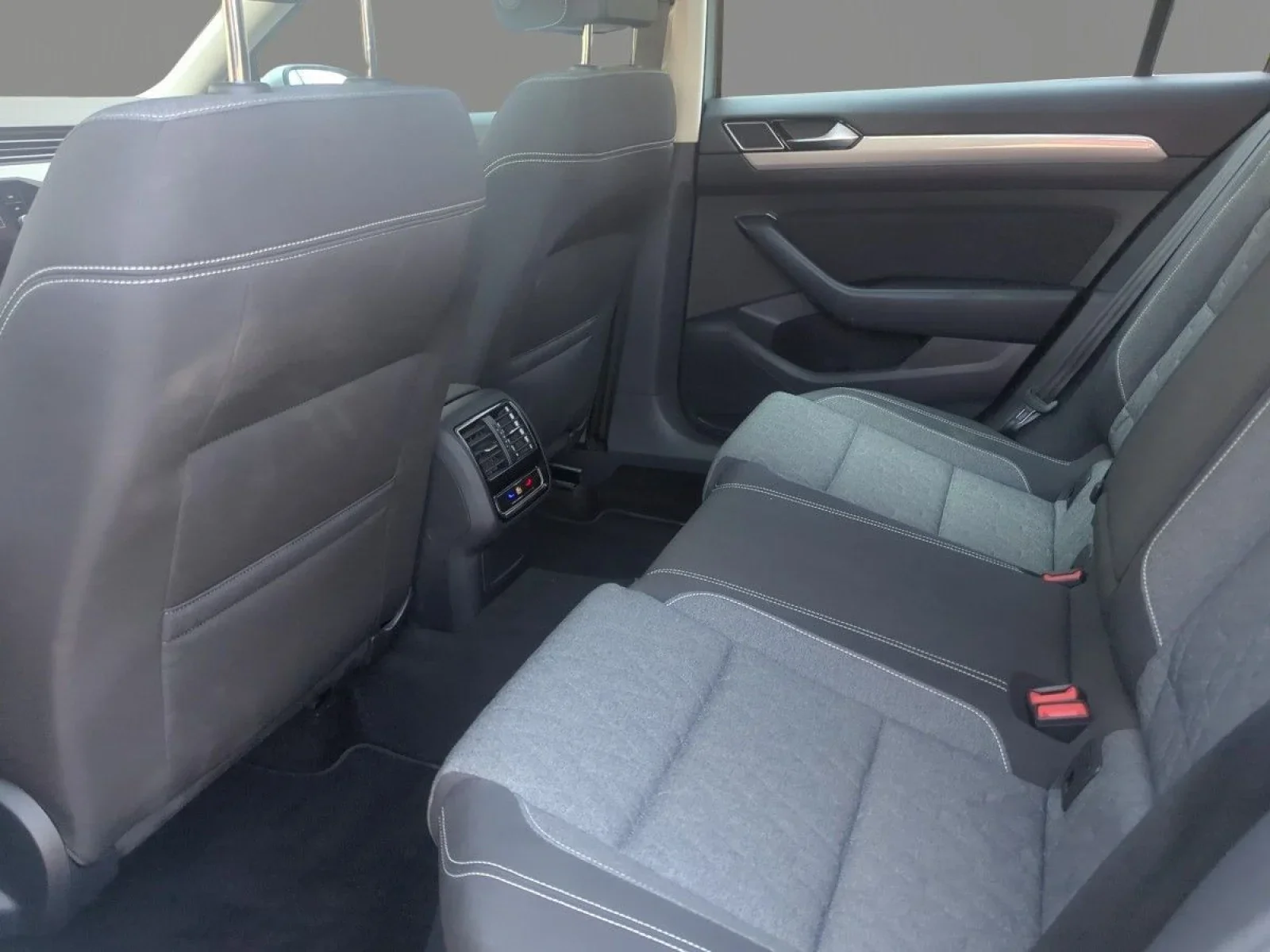 Volkswagen Passat Variant Business 2.0 TDI DSG LED NAV AHK