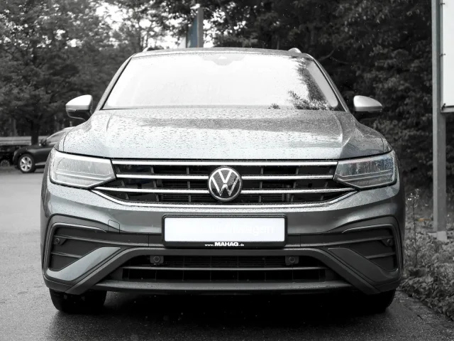Volkswagen Tiguan Allspace Life 4 Mot 2.0 TSI AHK LED Navi ParkPilot RearView EKlappe App DSG