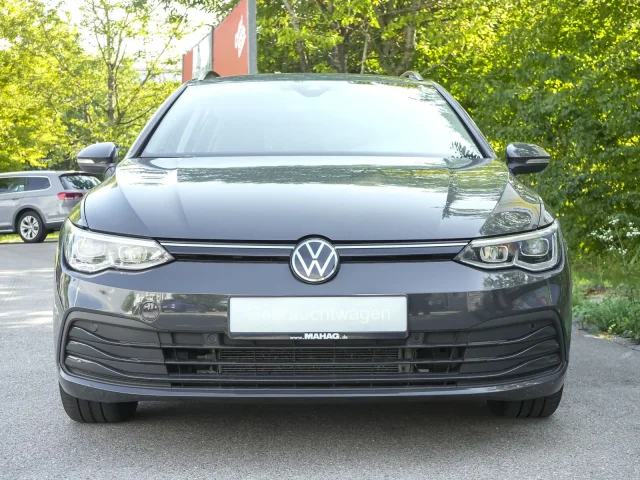 Volkswagen Golf VIII Variant Life 2.0 TDI LED+ Navi ParkPilot Standhz App DSG