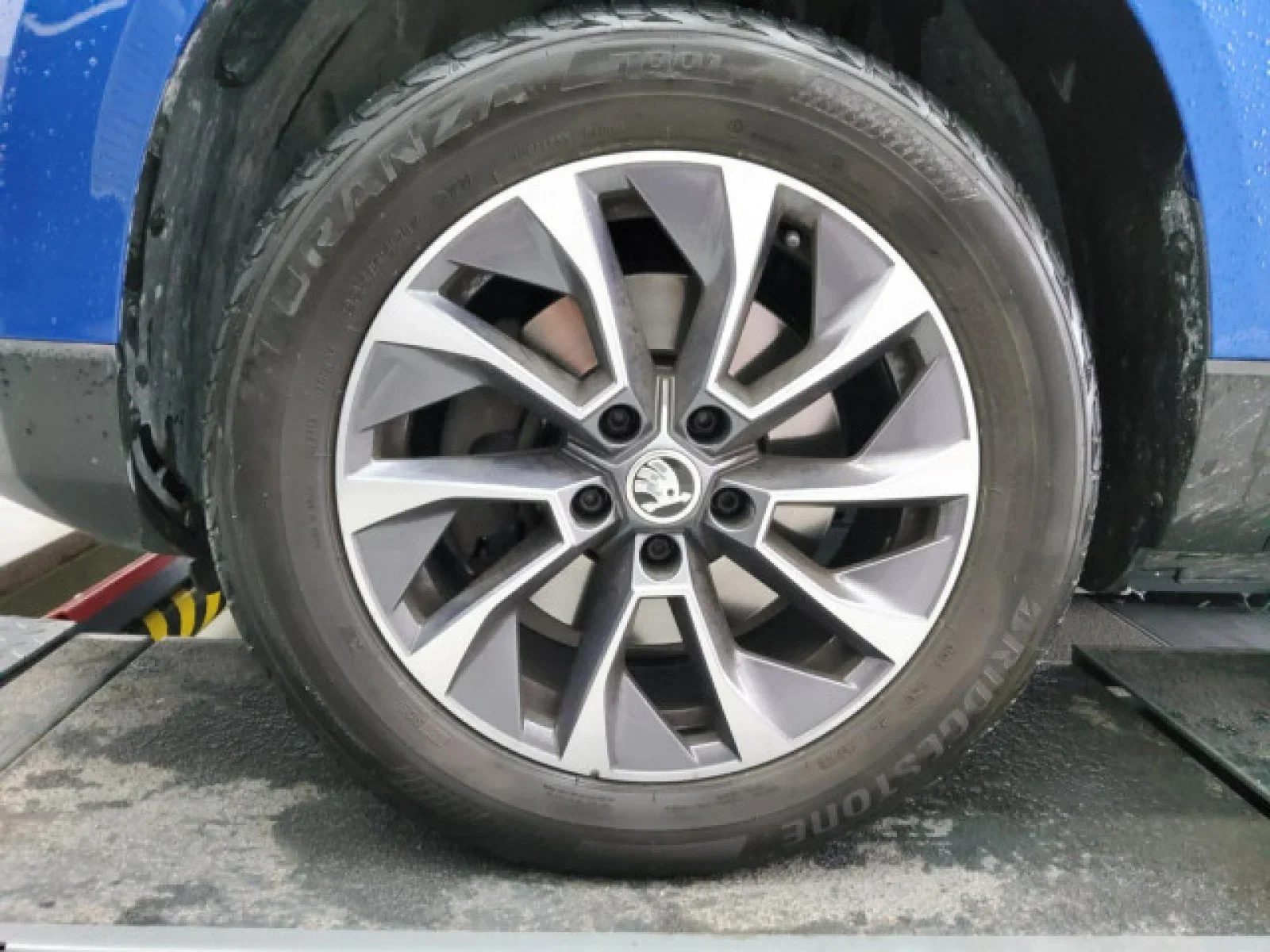 Škoda Karoq Drive 125 2.0 TDI 4x4 DSG*ACC*LED*FRONT*17