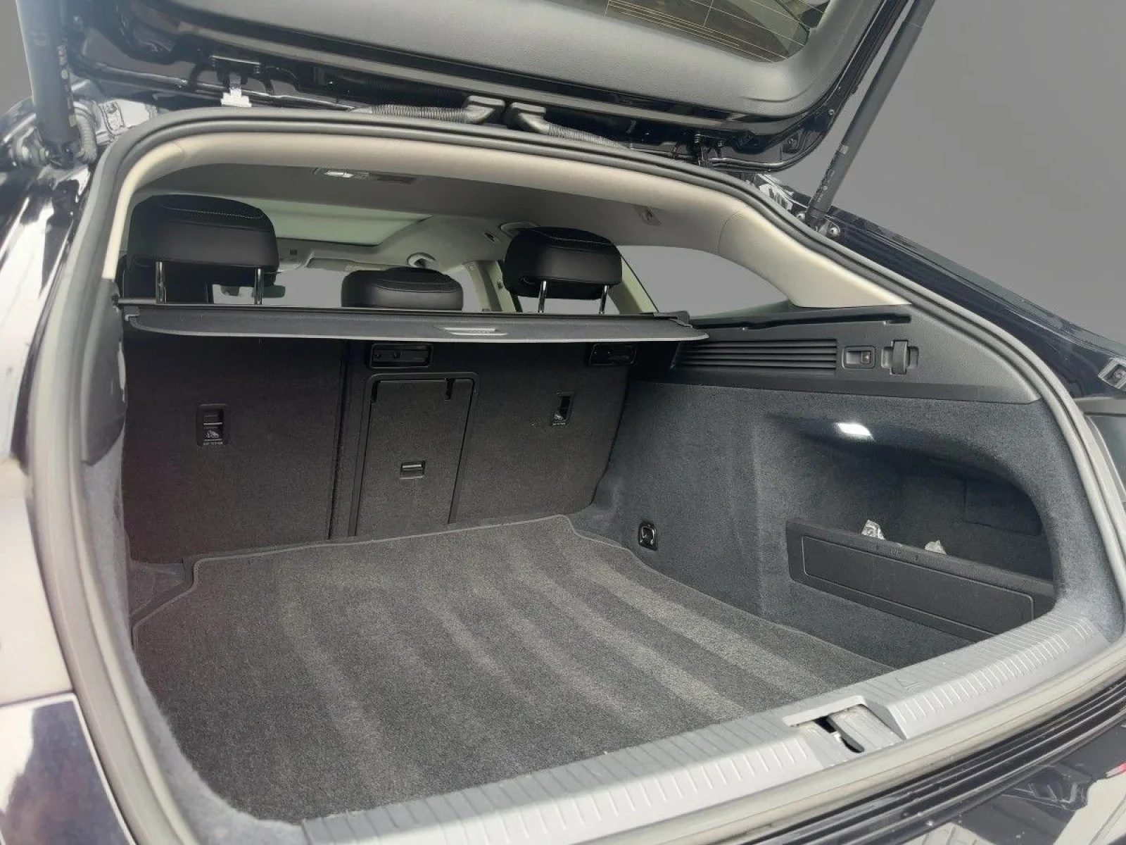 Volkswagen Arteon SB Elegance 2.0TDI 4M AHK LEDER PANO STHZ