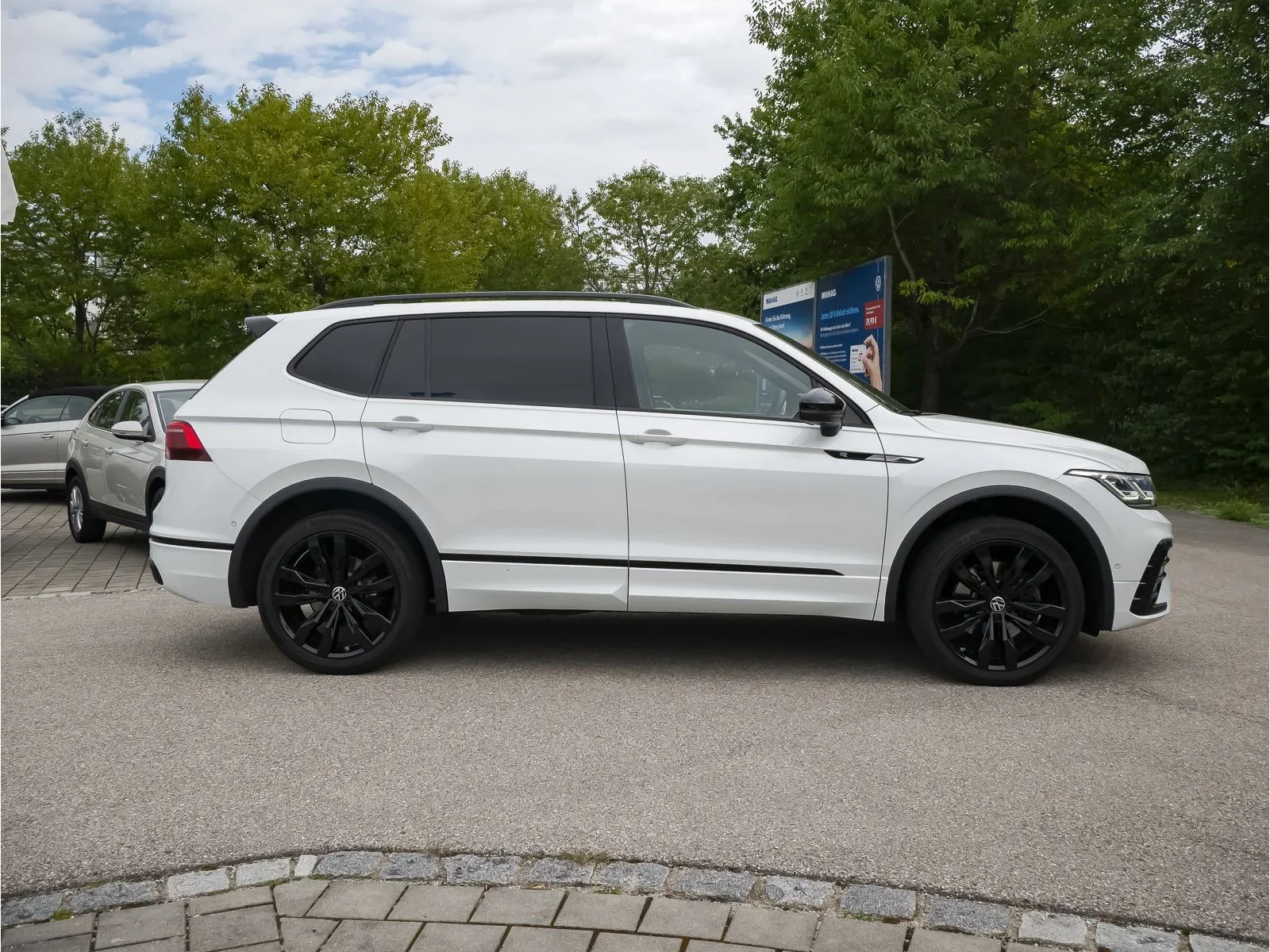 Volkswagen Tiguan Allspace R-Line 4Motion 2.0 TSI 7-Sitzer AHK IQ.Light IQ.Drive Navi Pano ParkAssist 360° EKlappe Standhz H&K App DSG