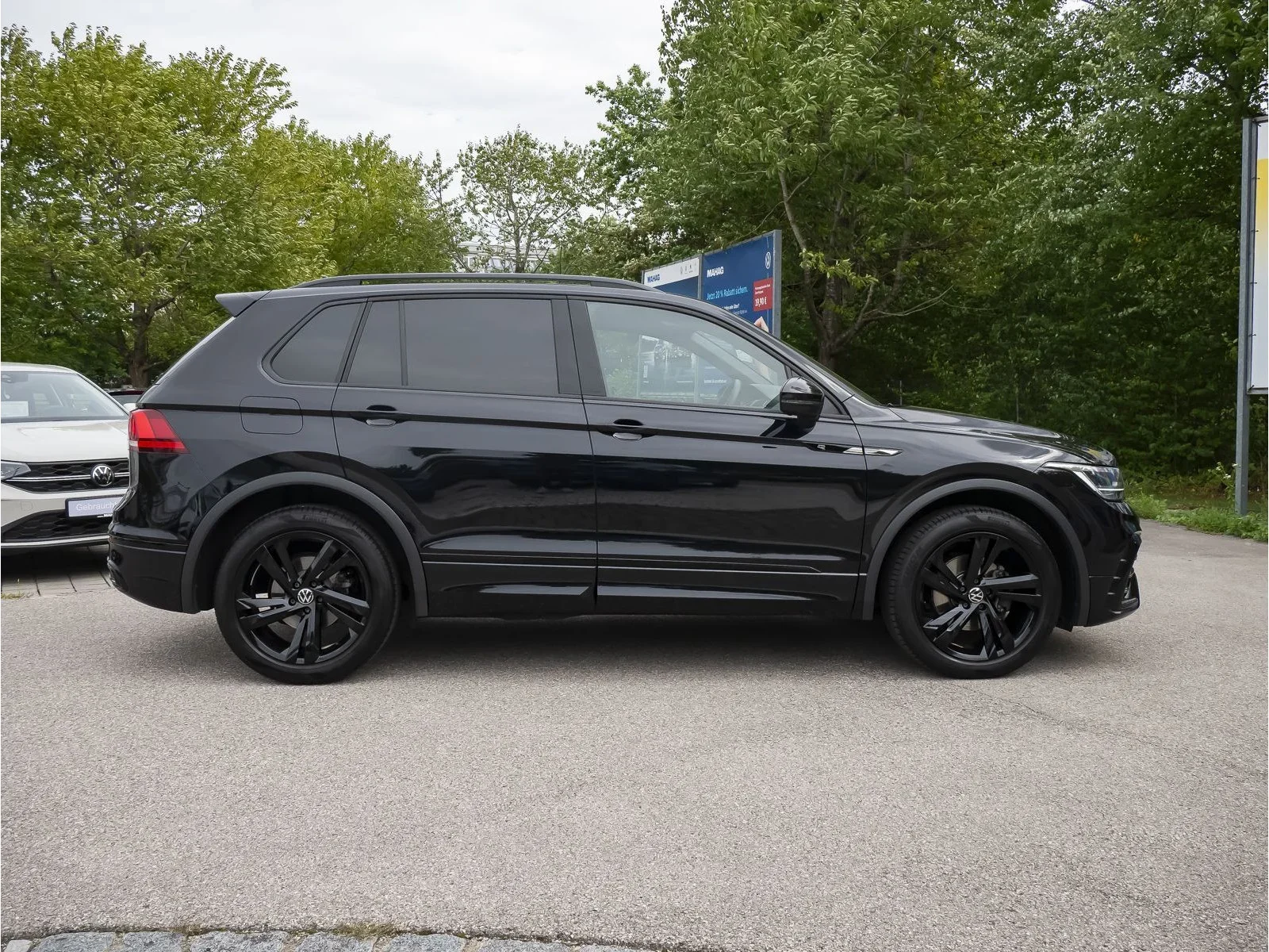 Volkswagen Tiguan 2.0 TDI R-Line BlackStyle LED Navi ParkPilot App DSG